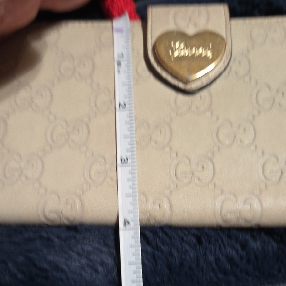 Gucci Beige Wallet with Gold Accent - Picture 11 of 12